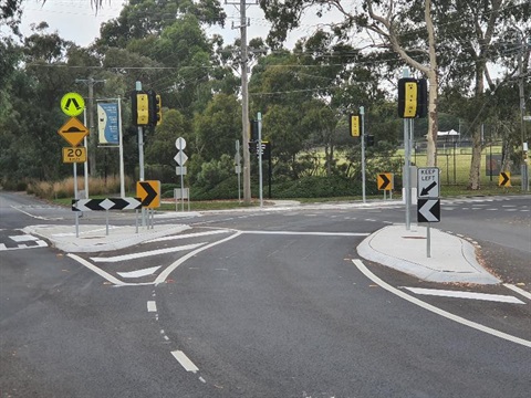 Intersection of Jells Rd and Waverley Rd in Glen Waverley