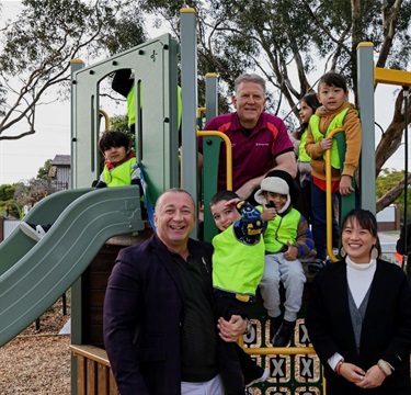 Pinewood Reserve official opening with (l-r) Mayor Paul Klisaris, Community Bank Pinewood Chairman Robert Davies and Cr Nicky Luo