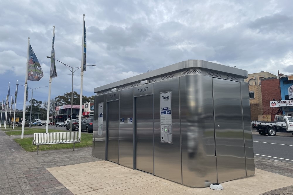 Glen Waverley public toilet-web.jpg