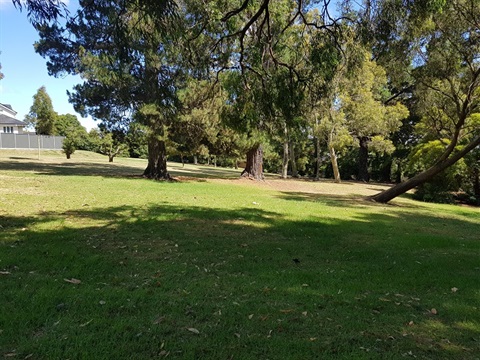 Hertford Crescent Reserve dog off-leash area