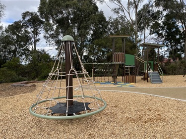 Highview Park playspace 2024 rope spinner