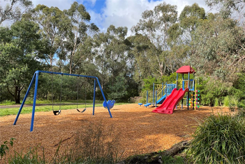 Queens Parade playspace