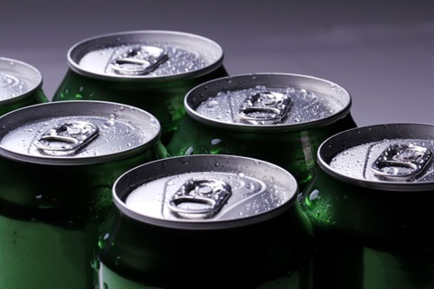 6 aluminium cans lined up