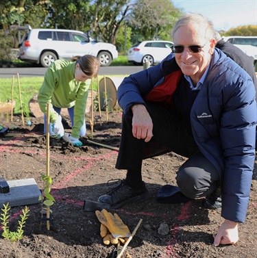 Fraser Street Reserve tiny forest planting day