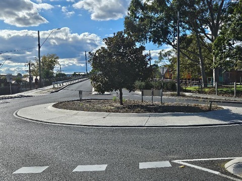 roundabout at the intersection of golf links ave and princess st, oakleigh