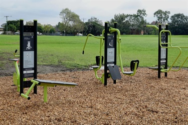 Outdoor fitness equipment